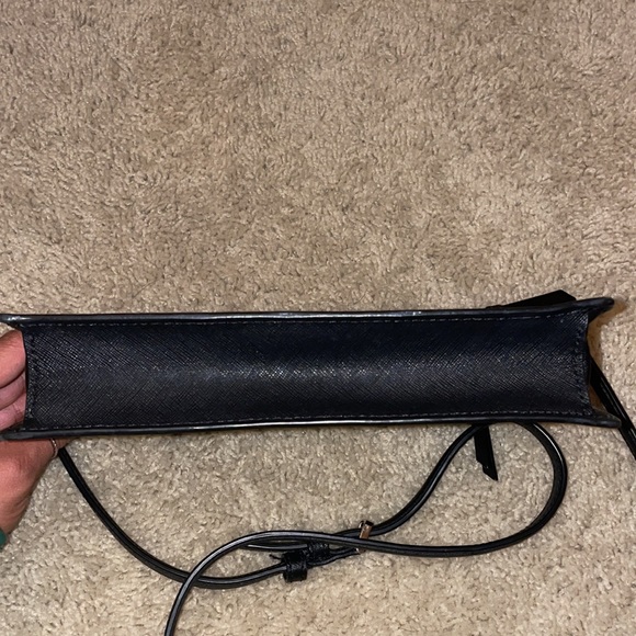 Kate Spade ♠️ Crossbody. Lightly used. - Picture 6 of 11